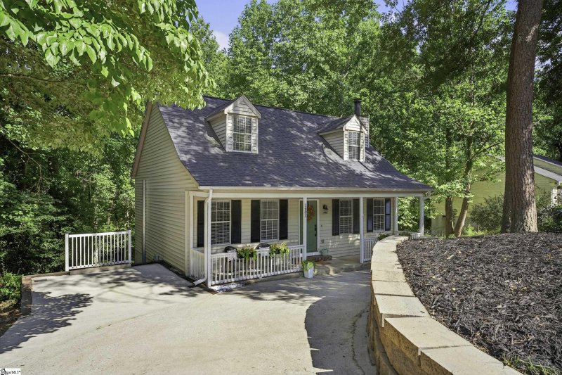 1601 Winding Way