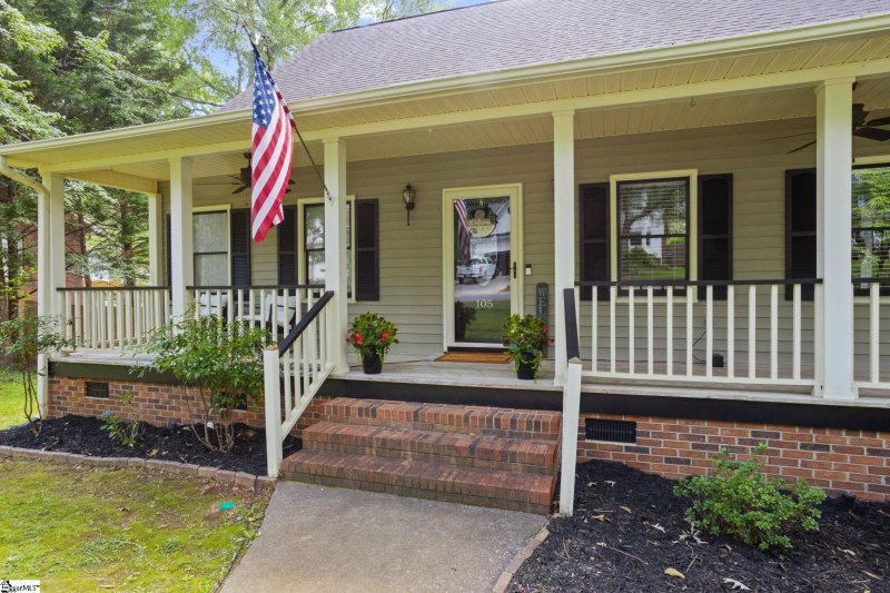 Property image 3 at 105 Fox Chase Court, Simpsonville, SC 29680