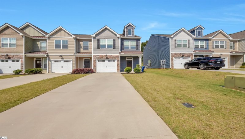 Property image 2 of 131 Rushing Creek Lane in Raven Hills, Piedmont, SC 29673