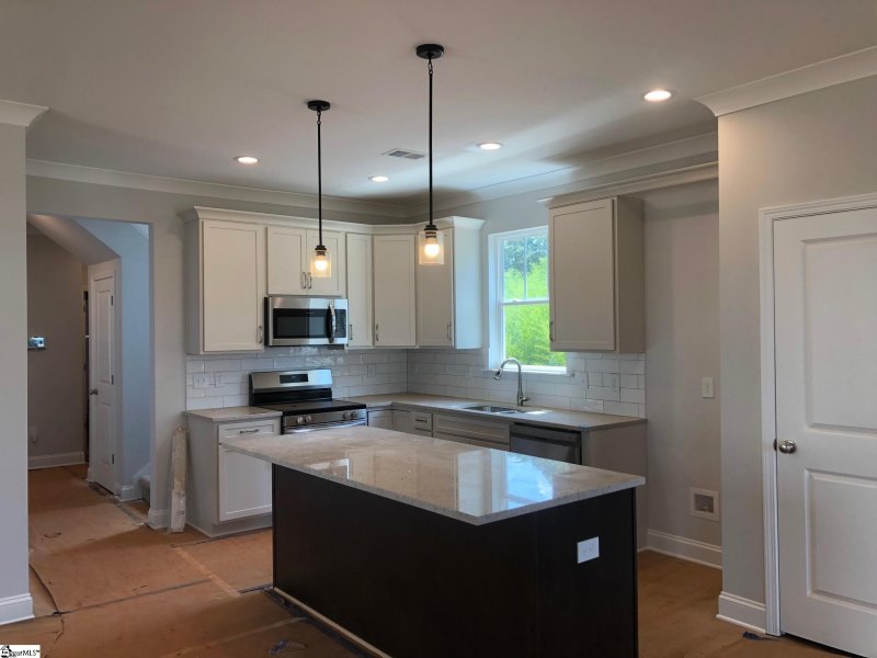 Property image 3 of 833 Sweet William Road in Sunset Summits, Spartanburg, SC 29301