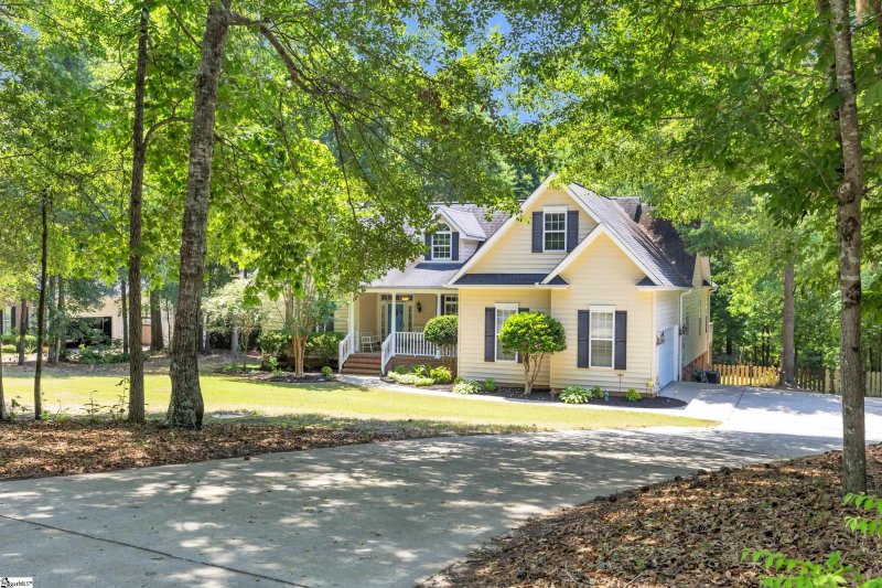 Property image 3 at 10 Blue Water Trail, Taylors, SC 29687