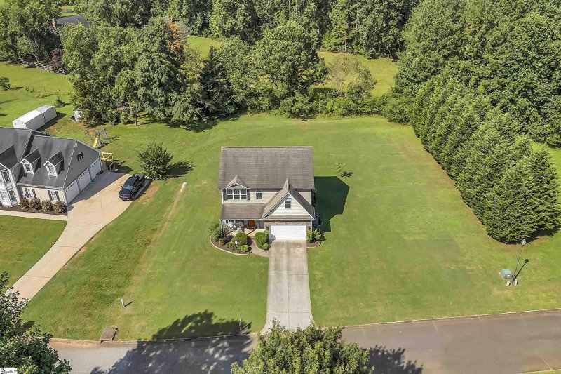 Property image 2 at 221 Saddlebrook Avenue, Pickens, SC 29671