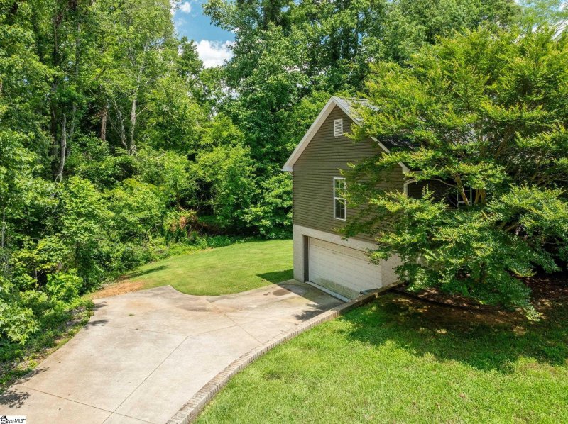 Property image 5 at 104 Williamsburg Drive, Greer, SC 29651