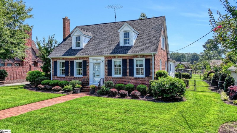 Property image 2 at 305 Hickory Street, Clinton, SC 29325