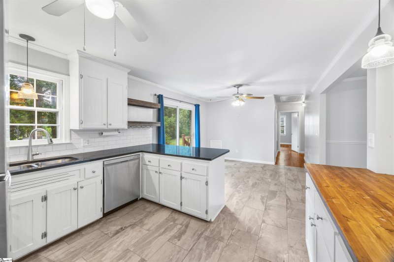 Property image 2 at 103 Brewster Drive, Taylors, SC 29687