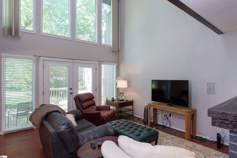 Property image 5 of 130 Inglewood Way in Inglewood, Greenville, SC 29615