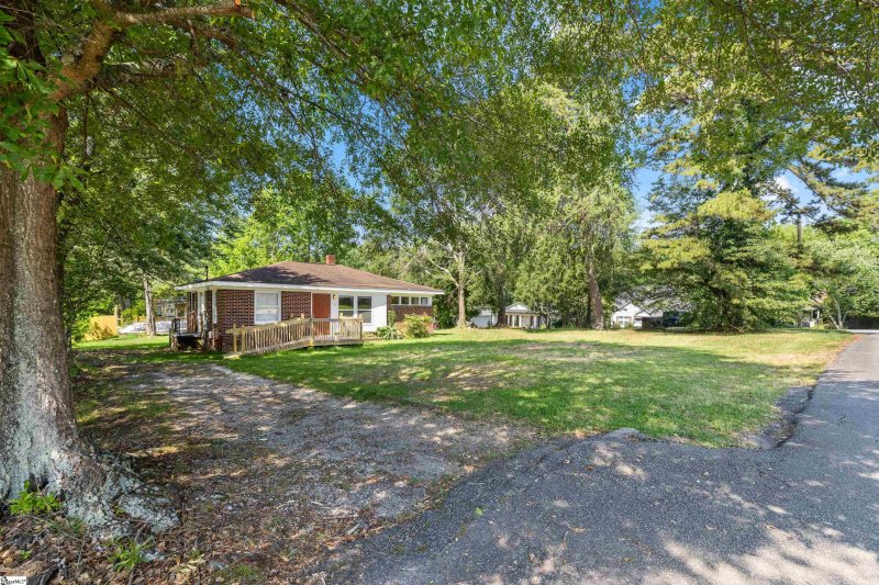 Property image 3 at 11 Parkhurst Avenue, Greenville, SC 29609