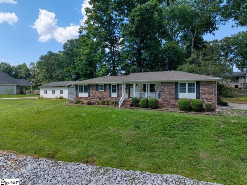 Wyatt Acres, Easley Community