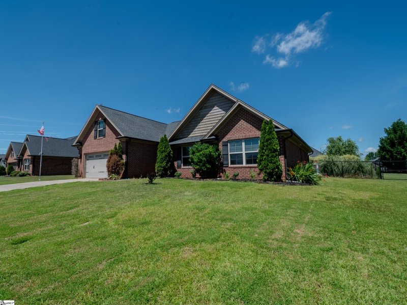 Property image 4 of 303 E Story Bush Drive in Bush Fork, Inman, SC 29349