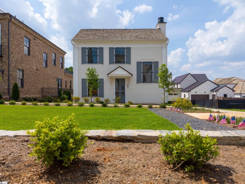 Property image 2 of 608 Baron Drive in Hartness, Greenville, SC 29615