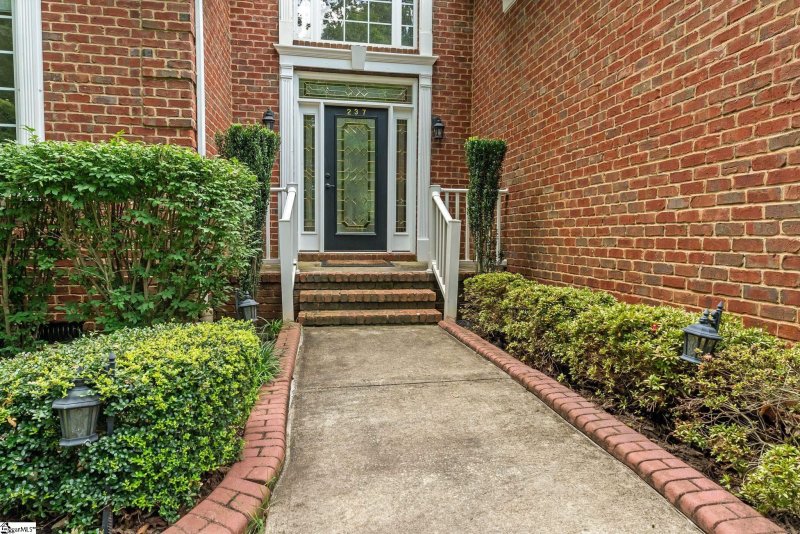 Property image 4 at 237 Yorkswell Lane, Greenville, SC 29607