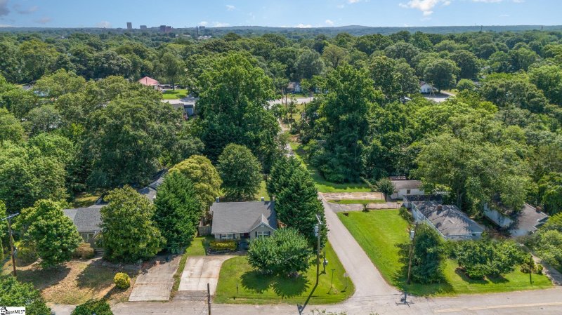 Property image 2 at 221 Beatrice Street, Greenville, SC 29611