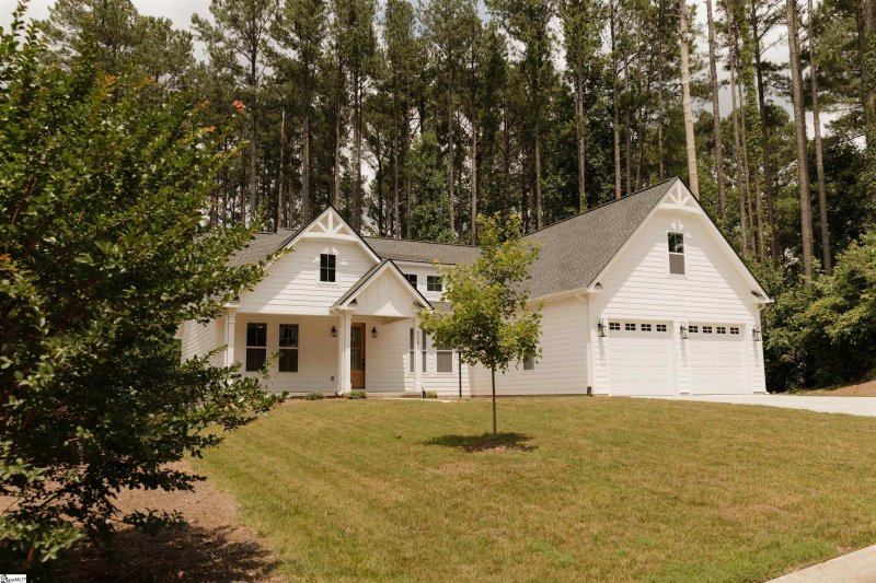Property image 2 of 305 Meadow Tree Court in Cherokee Valley, Travelers Rest, SC 29690