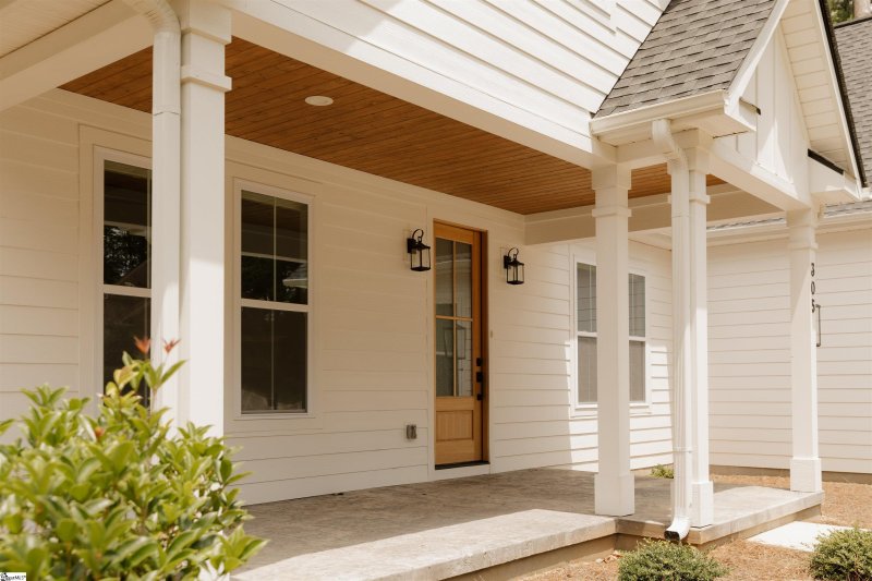 Property image 3 of 305 Meadow Tree Court in Cherokee Valley, Travelers Rest, SC 29690