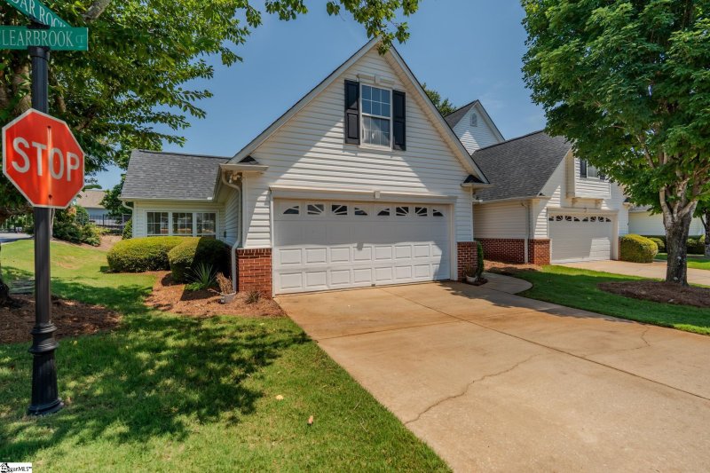 Property image 2 at 101 Clearbrook Court, Greer, SC 29650