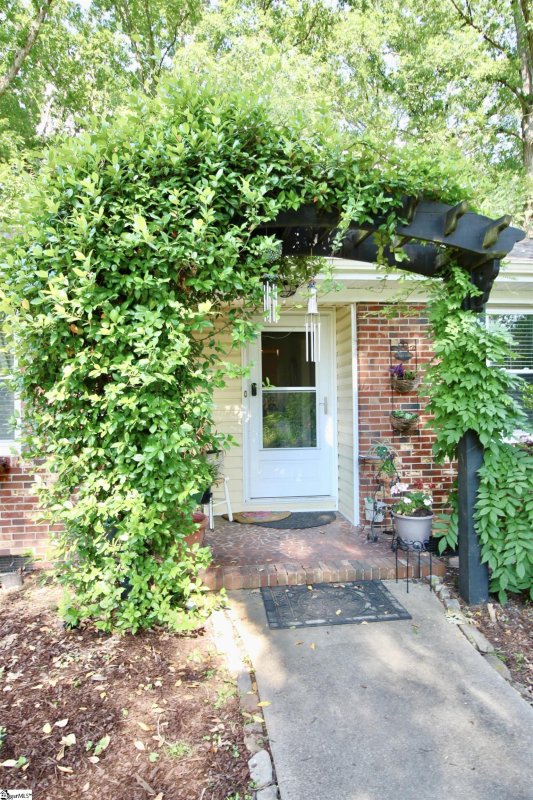 Property image 2 at 102 Coral Drive, Taylors, SC 29687