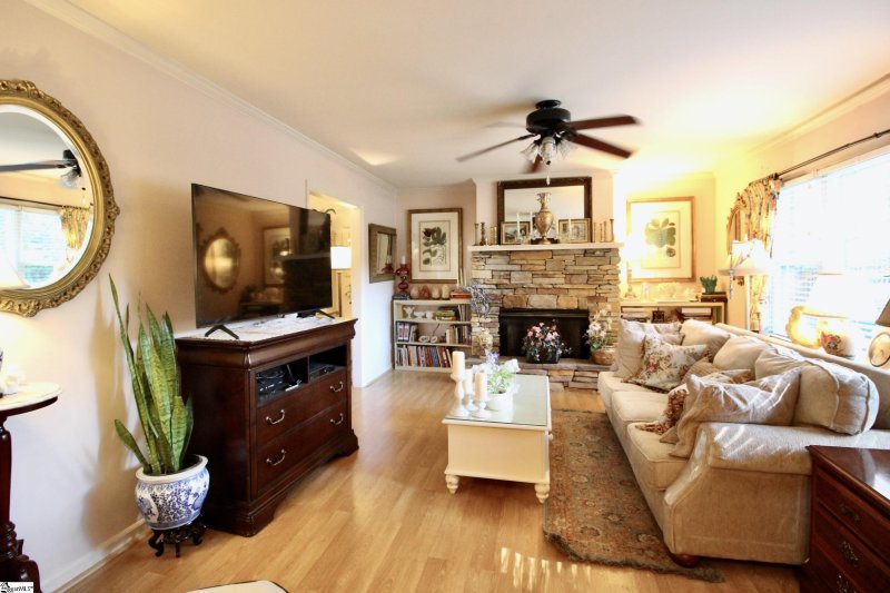 Property image 3 at 102 Coral Drive, Taylors, SC 29687