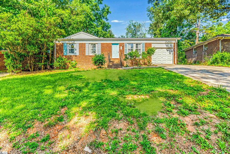 Pine Hill Village, Greenville Community