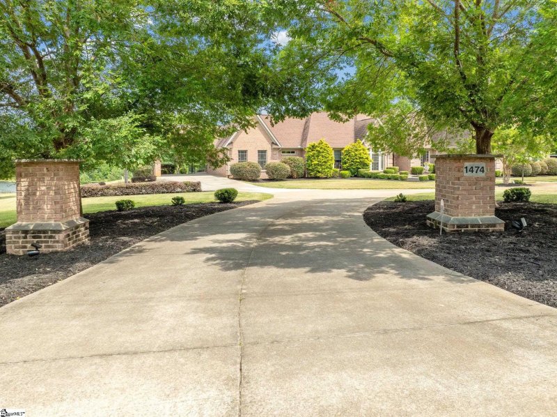 Property image 2 of 1474 Stewart Dairy Road in Stewart Farm Estates, Gray Court, SC 29645