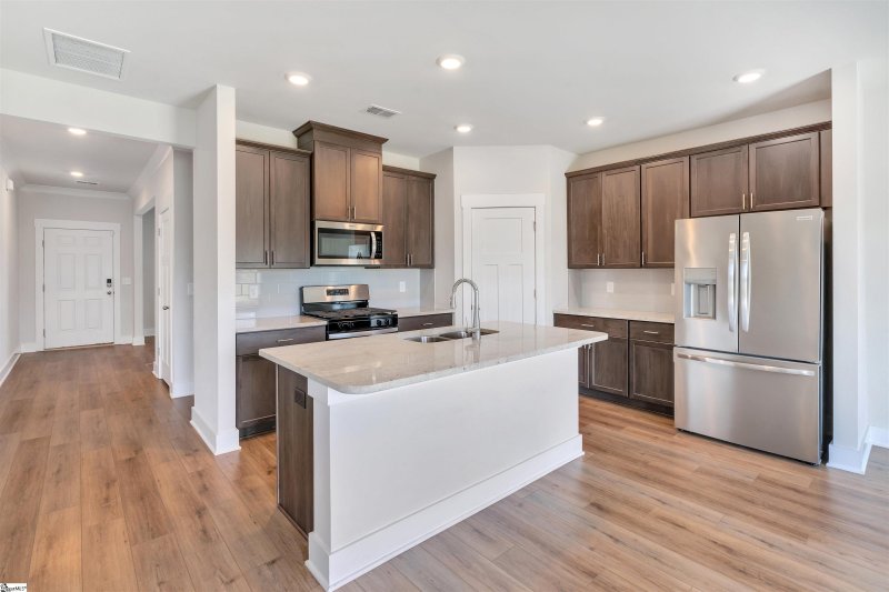 Property image 3 at 6 Shorncliffe Road, Simpsonville, SC 29680