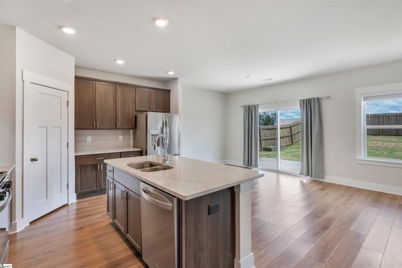 Property image 4 at 6 Shorncliffe Road, Simpsonville, SC 29680