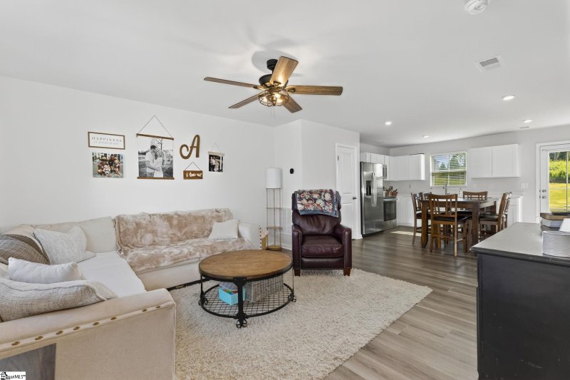 Property image 3 at 409 Maidstone Way, Piedmont, SC 29673