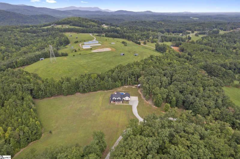 Property image 2 at 80 Stone Cottage Lane, Landrum, SC 29356