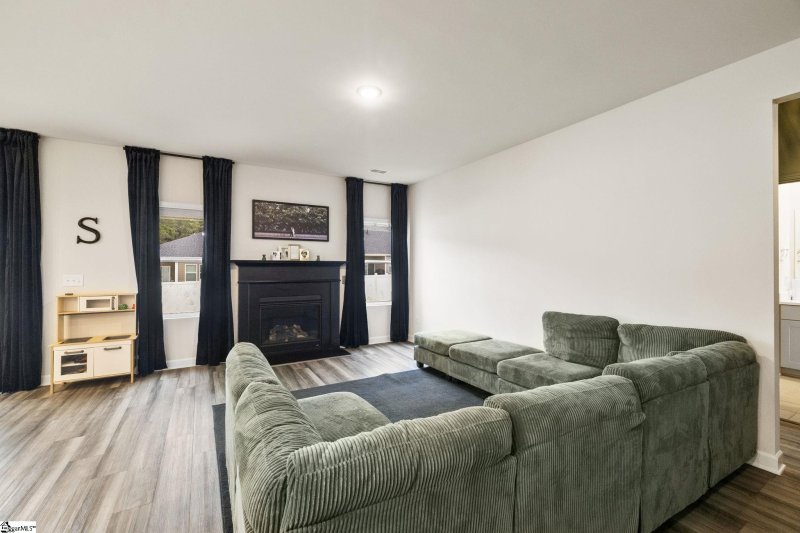 Property image 4 of 813 Elgon Walk Drive in Wexford Park, Fountain Inn, SC 29644