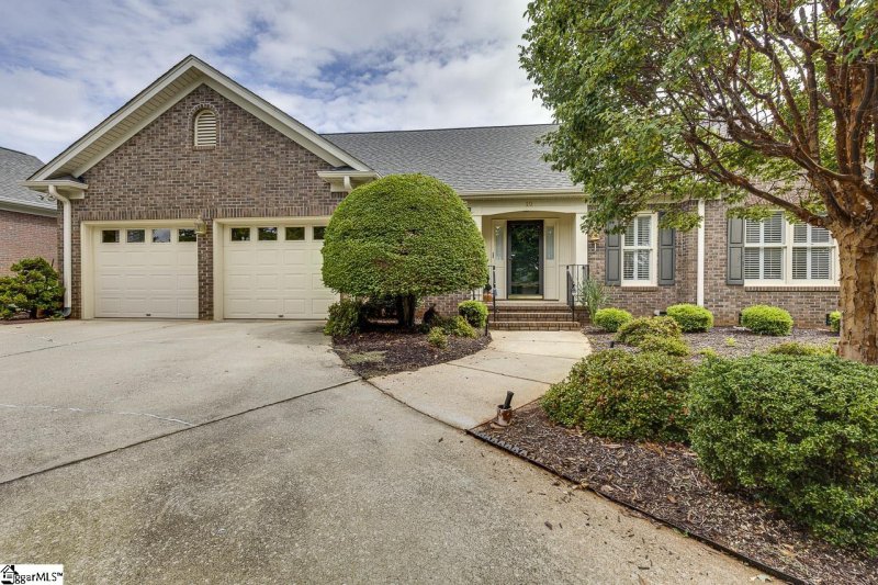 Property image 3 of 10 March Winds Court in River Oaks, Greer, SC 29650