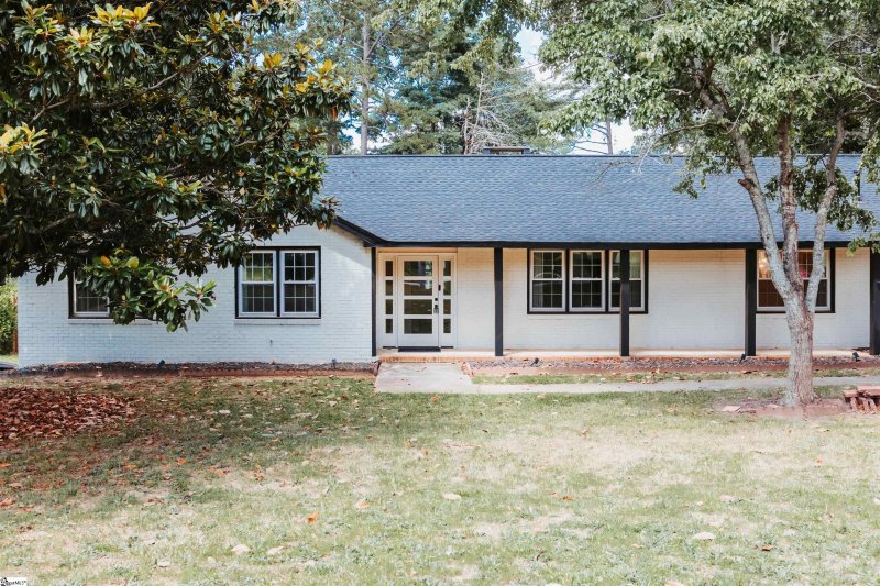 106 Stoneybrook Trail