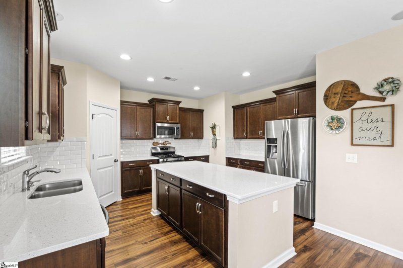 Property image 4 of 308 S Harvest Moon Way in Hunt Meadows, Easley, SC 29642