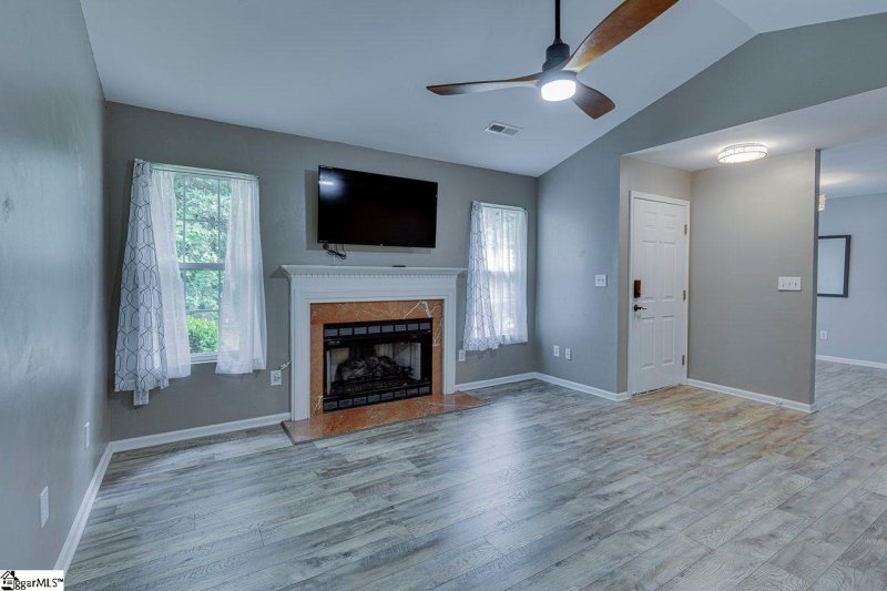 Property image 4 at 27 Enoree View Drive, Greer, SC 29650