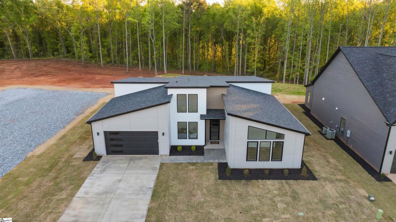 Property image 2 of 2036 Blessed Drive in Innova Estates, Inman, SC 29349