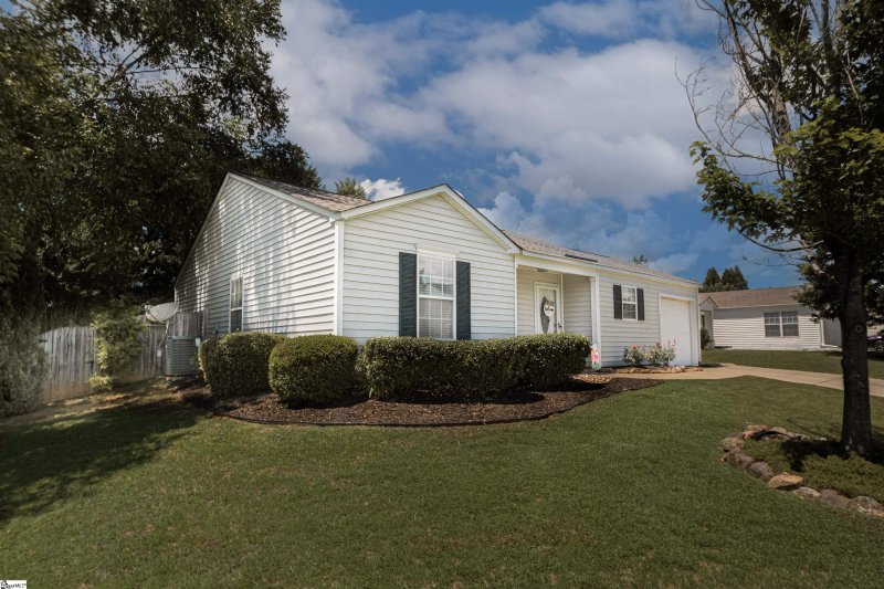 Property image 2 at 106 Granary Drive, Simpsonville, SC 29681