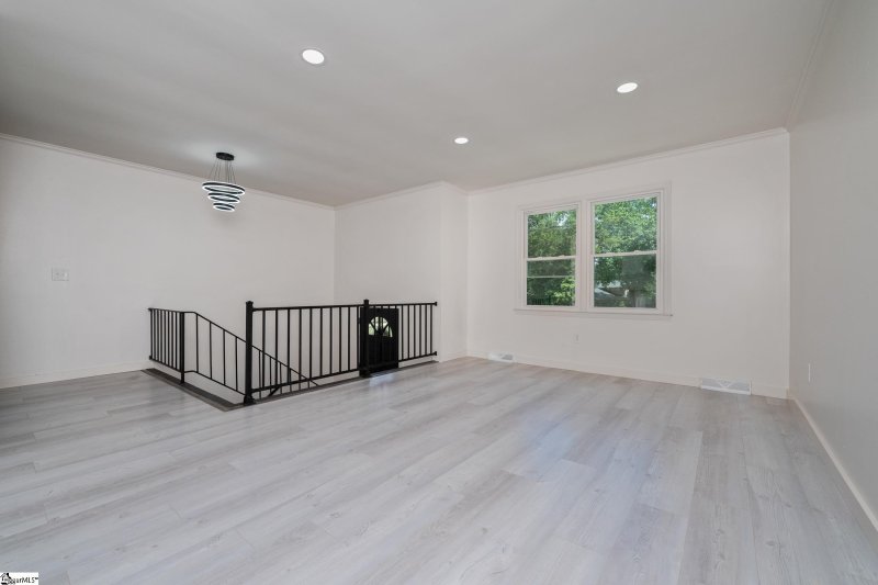 Property image 4 of 105 Foxhall Court in Whispering Pines, Easley, SC 29640