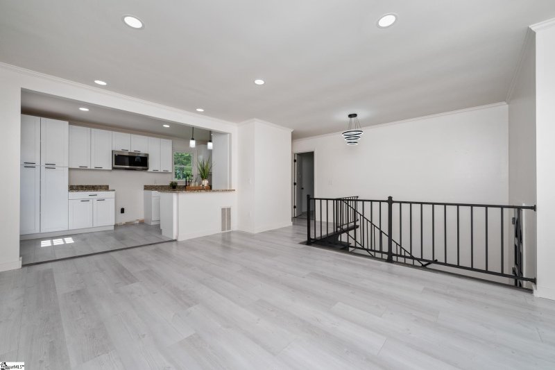 Property image 5 of 105 Foxhall Court in Whispering Pines, Easley, SC 29640