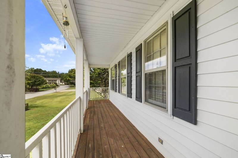 Property image 4 of 107 Barrington Court in Hollingsworth Trace, Easley, SC 29642