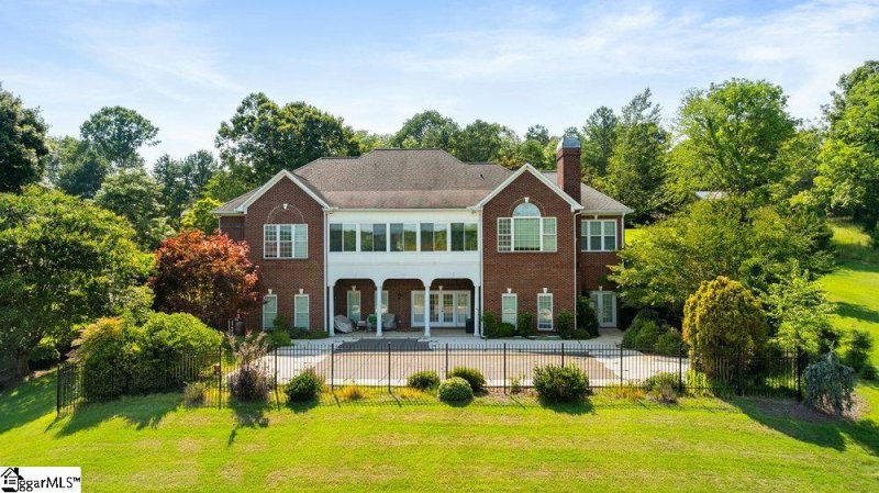 Property image 3 at 104 E Peninsula Drive, Laurens, SC 29360