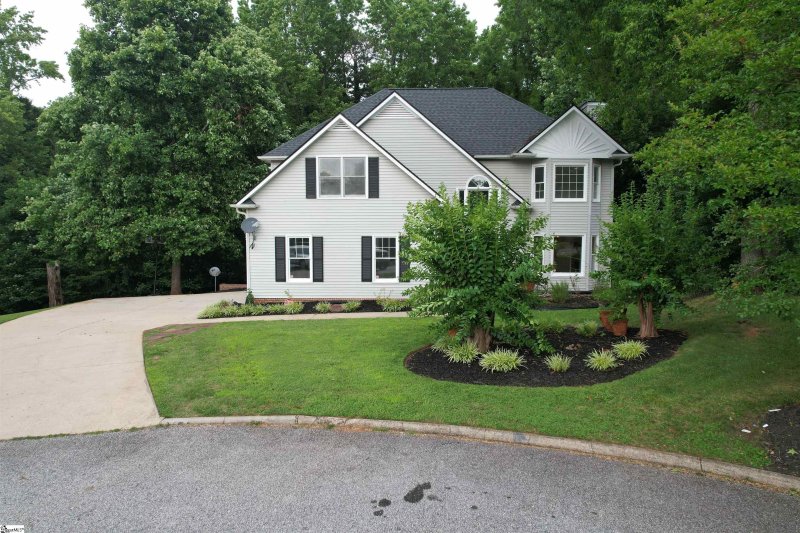 Property image 4 of 114 Hartsdale Court in Devenger Place, Greer, SC 29650