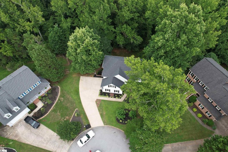 Property image 5 of 114 Hartsdale Court in Devenger Place, Greer, SC 29650