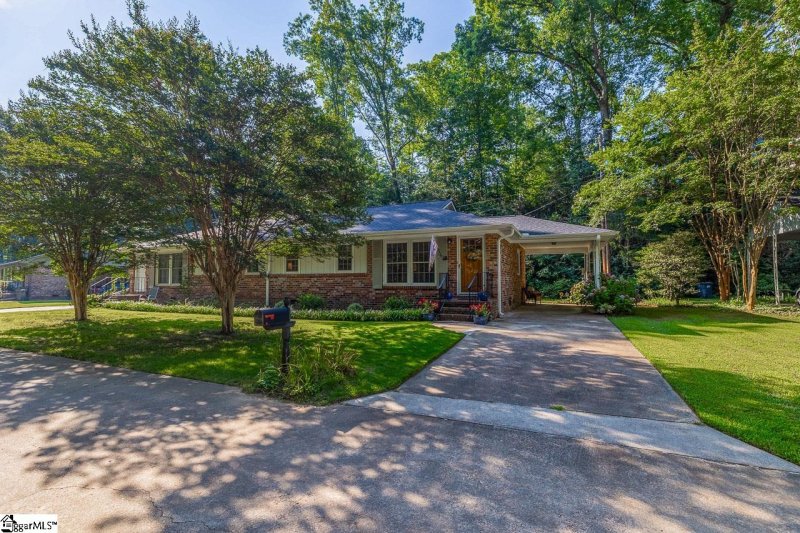 Property image 3 at 2a Heritage Court, Greenville, SC 29615