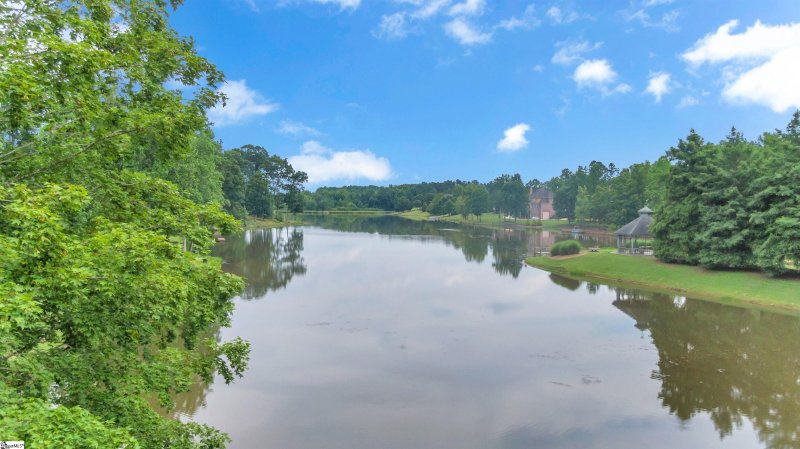 Property image 4 of 410 Anchorage Place in Lake Emory, Inman, SC 29349