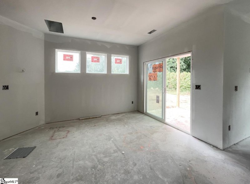 Property image 2 of 617 Autumn Lake Road in Riverbrooke, Simpsonville, SC 29681