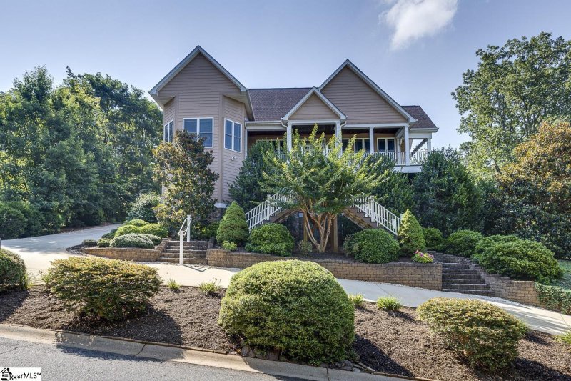 Property image 3 at 18 Glens Choice Court, Greenville, SC 29609