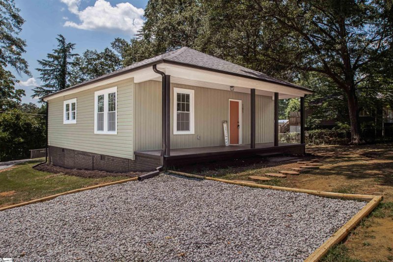 Property image 2 at 105 Ryan Street, Easley, SC 29640