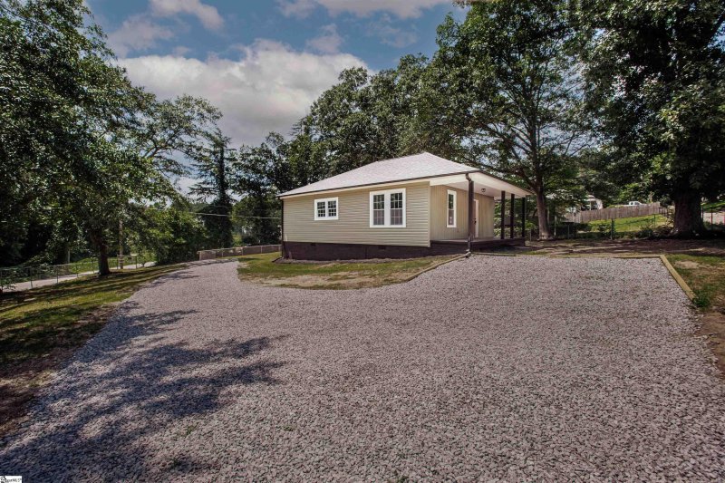 Property image 4 at 105 Ryan Street, Easley, SC 29640