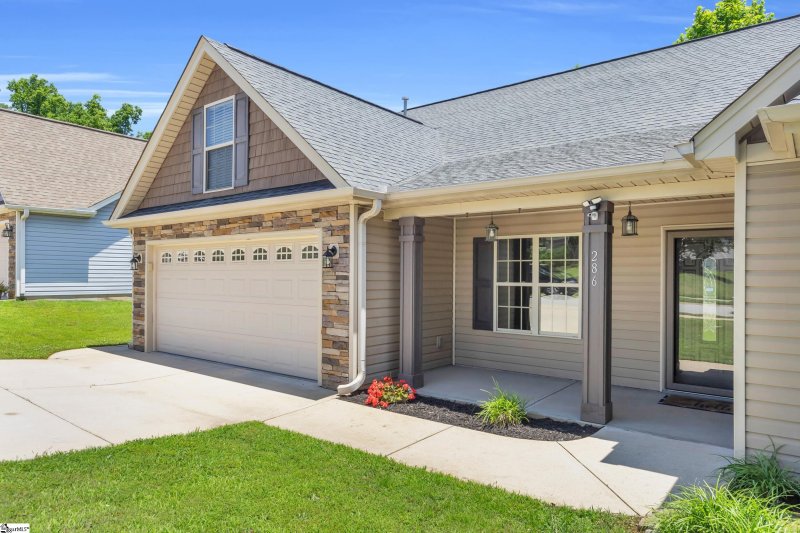 Property image 2 of 286 Bridgeport Road in Glen Lake, Boiling Springs, SC 29316