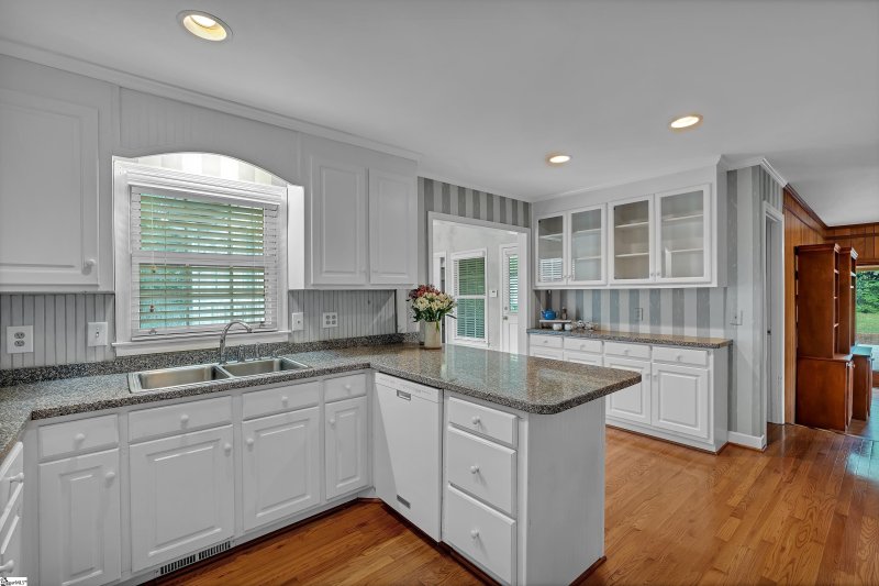 Property image 2 at 8 Compton Drive, Greenville, SC 29615