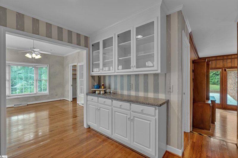 Property image 3 at 8 Compton Drive, Greenville, SC 29615