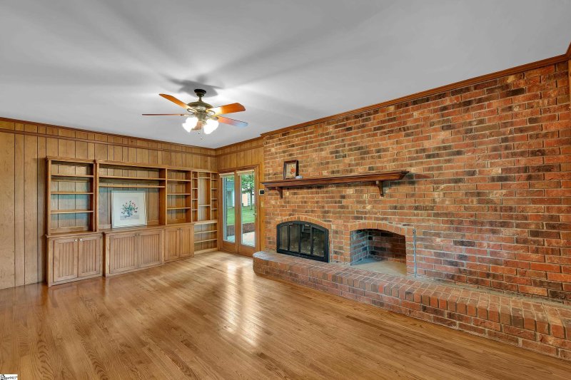 Property image 5 at 8 Compton Drive, Greenville, SC 29615